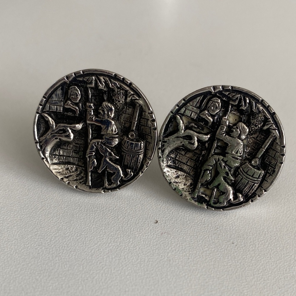 1" Medieval Scene ? Tom Sawyer ? Plated Cuff Links